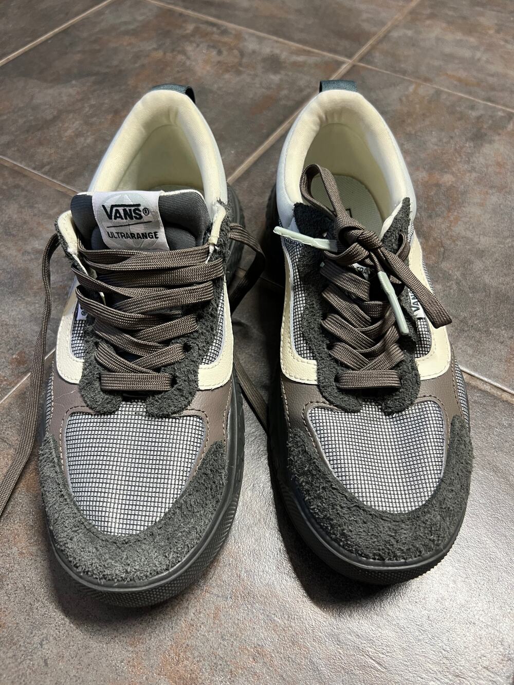 VANS HIKING VR3 ULTRA CUSH SIZE 8 IN WOMENS EUC